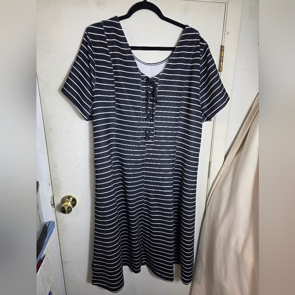 NWT Lane Bryant Black White Stripe Short Sleeve Plus Size 28 Dress - Picture 2 of 9